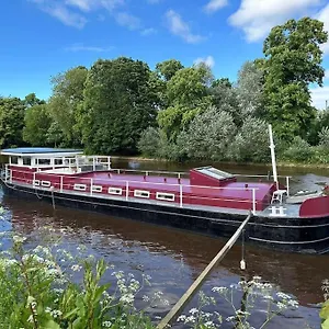 Unique Houseboat Experience I Break York